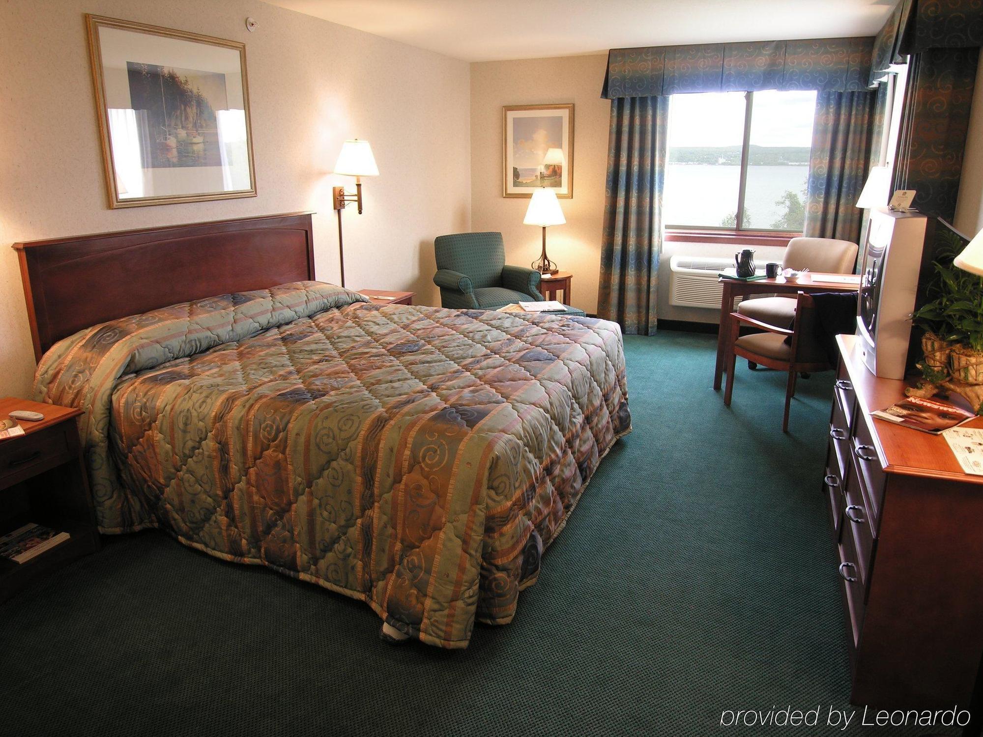 Baraga Lakeside Inn Room photo
