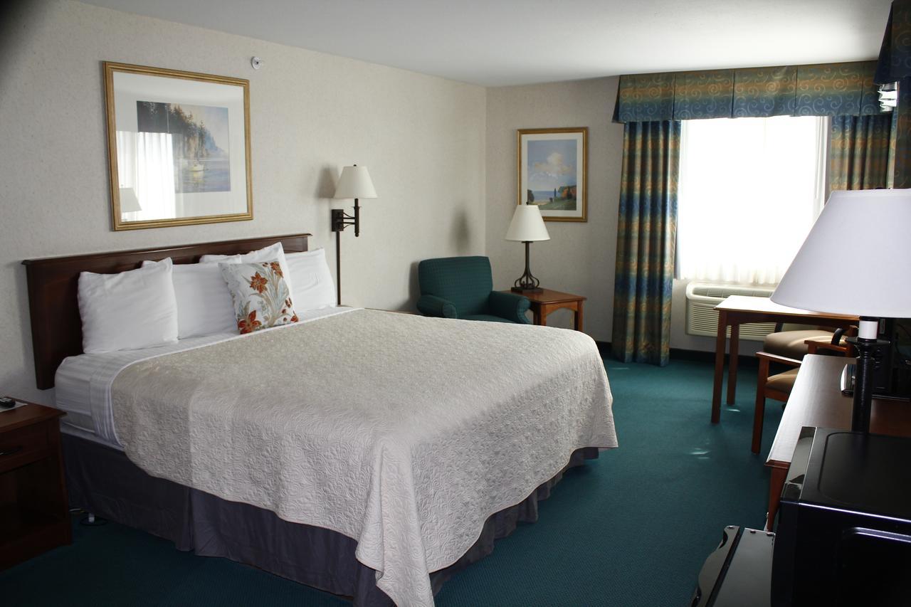 Baraga Lakeside Inn Exterior photo